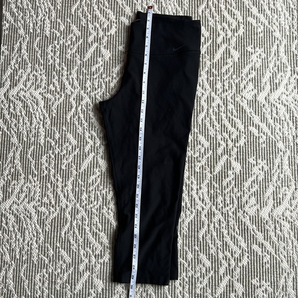 Nike Dri-FIT Capri Leggings - Picture 2 of 4